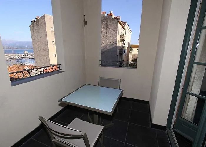 Pozzo Di Borgo Hotell 4*