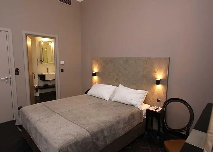 Hotell Pozzo Di Borgo 4*