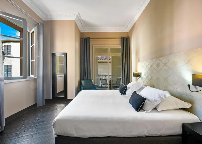 Pozzo Di Borgo Hotell 4*