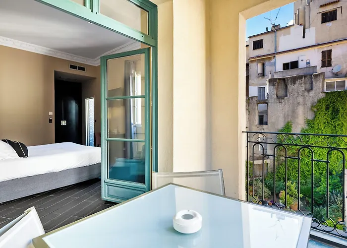 Hotell Pozzo Di Borgo 4*