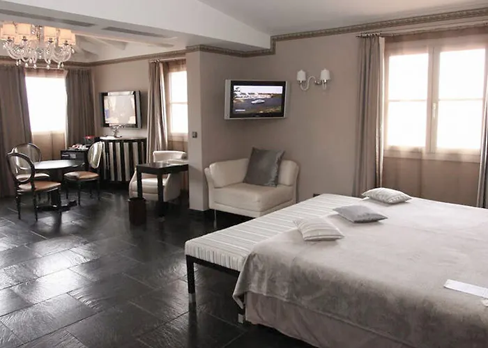 Hotell Pozzo Di Borgo Ajaccio (Corsica)