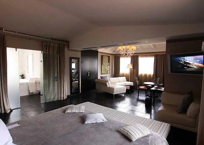 Hotell Pozzo Di Borgo 4*