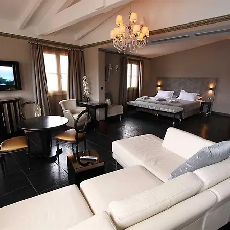 Pozzo Di Borgo فندق