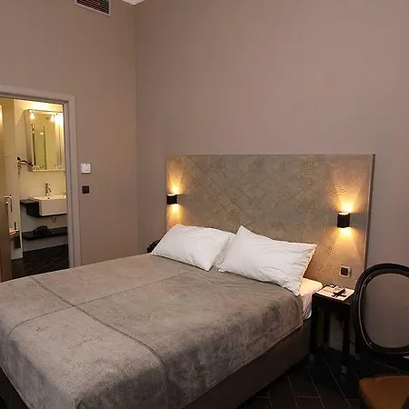 호텔 Pozzo Di Borgo 4*