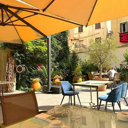 Pozzo Di Borgo 호텔 4*