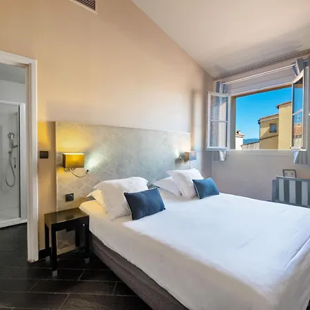 Ξενοδοχείο Pozzo Di Borgo 4*