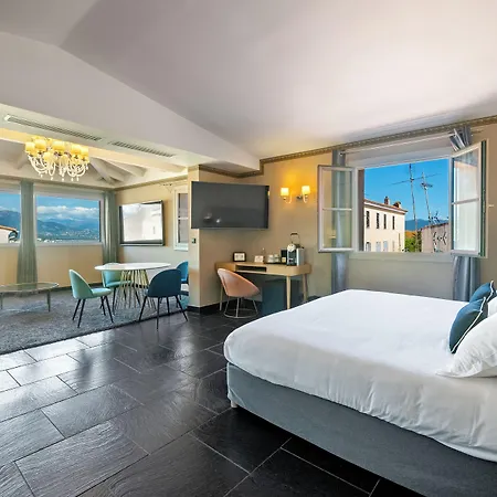 호텔 Pozzo Di Borgo 4*