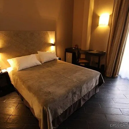 호텔 Pozzo Di Borgo 4*
