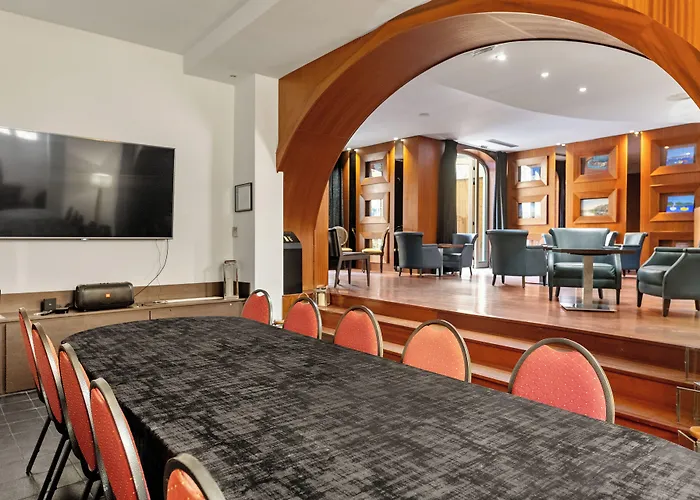 Pozzo Di Borgo Hotel