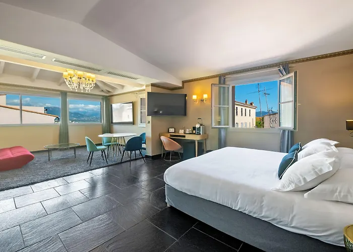 ホテル Pozzo Di Borgo 4*