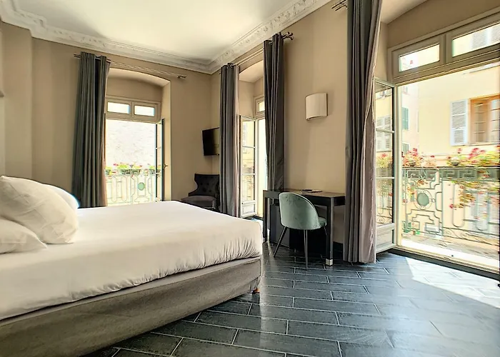 Hotel Pozzo Di Borgo 4*
